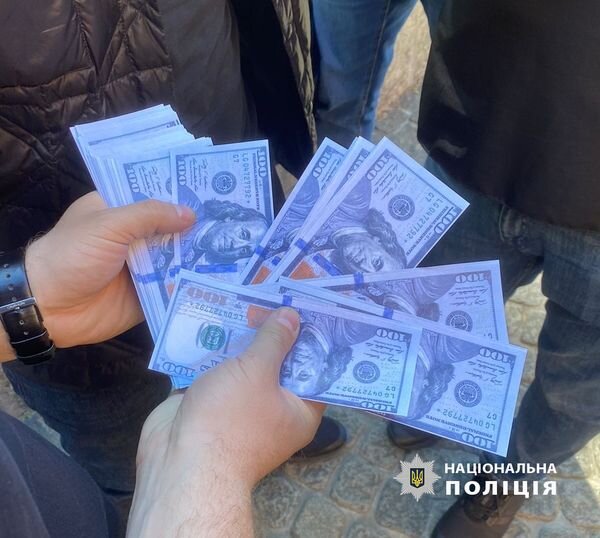 На Львівщині затримали чоловіків, які оформляли ухилянтів водіями