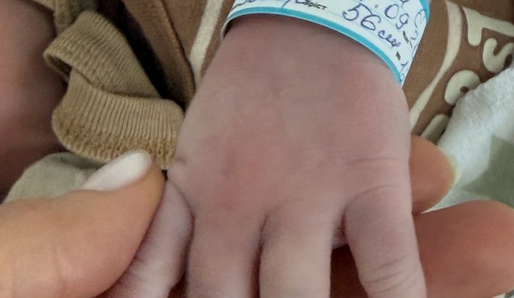 Servicewoman Yeva Smyrnova (Yunha), who lost her husband in war, gives birth to son. PHOTOS