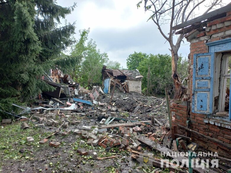 Последствия обстрелов Чугуева Россией. Полностью разрушен частный дом, - Нацполиция 01