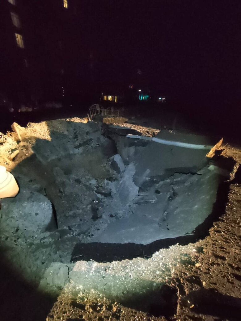 At night, Russians hit center of Kharkiv with rockets, historic building and school were damaged, - Terekhov 02