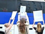 Зеленський позбавляється від опозиціонерів і висилає їх до росії