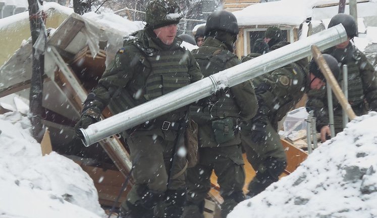 На улице Грушевского начали демонтаж палаточного городка. ФОТОрепортаж+ВИДЕО