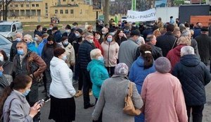 Співробітники авіазаводу в Харкові перекрили дорогу через борги по зарплаті. ВIДЕО