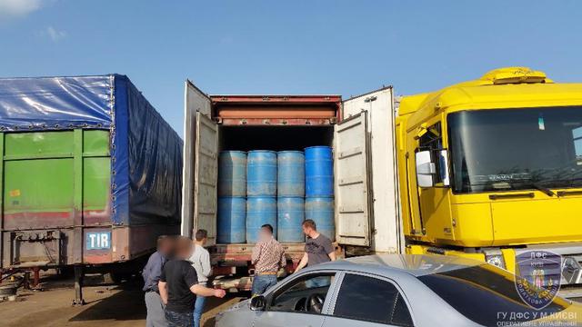 Київські податківці вилучили з незаконного обігу 24 тисячі літрів спирту 01