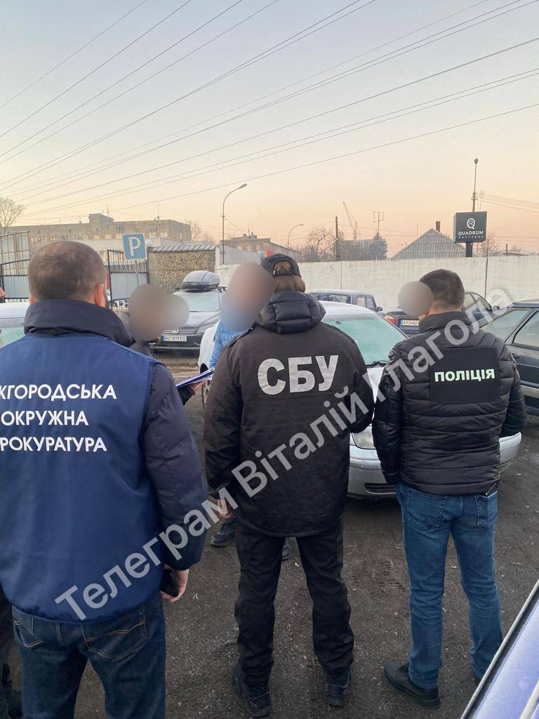 В Ужгородській міській раді правоохоронці проводять обшуки, - журналіст Глагола 02