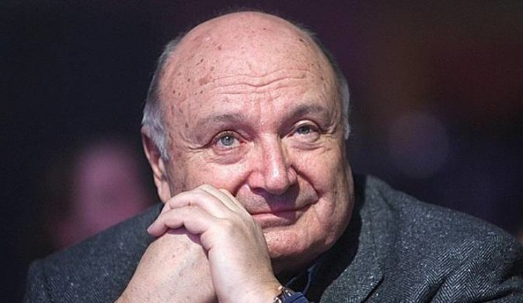 Активіст Стерненко закликає зірвати виступи в Україні сатирика Жванецького, який прийняв орден від Путіна