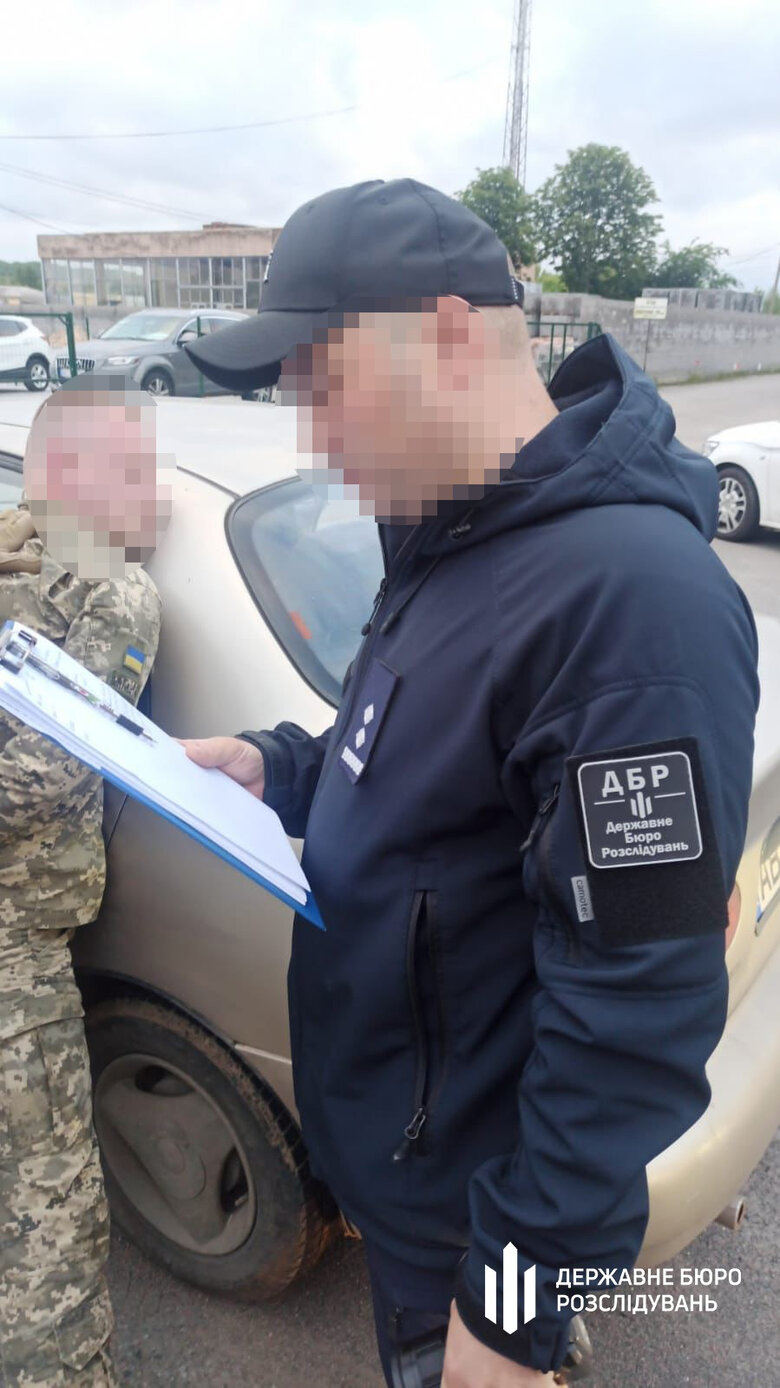 Law enforcement officer wanted to transport a draft dodger on a mattress