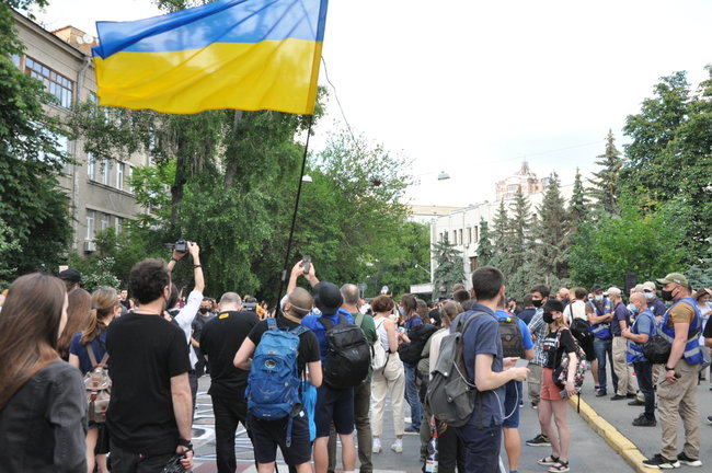Под МВД прошла акция ко дню рождения Гандзюк 09