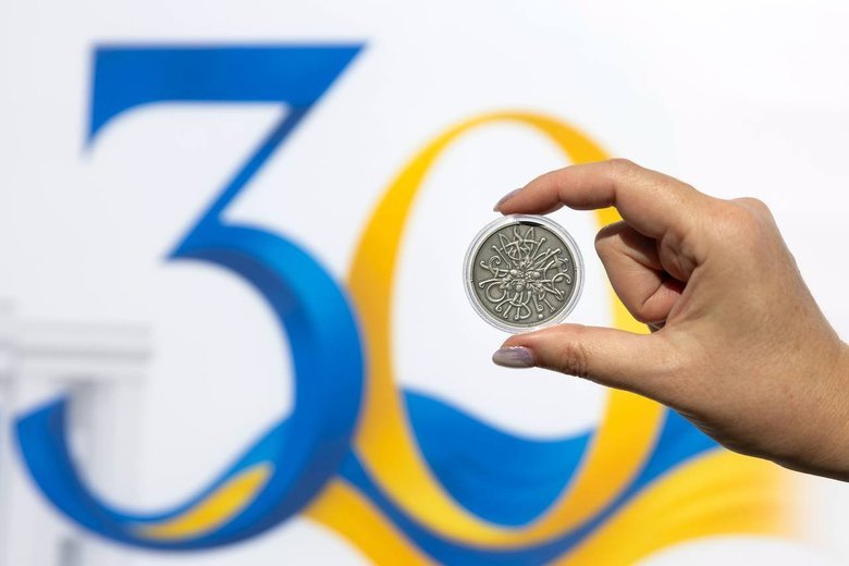 НБУ випустив пам'ятну монету до 30-річчя Конституції України