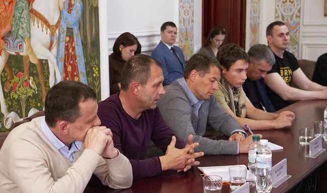 Сенцов забрав із МЗС режисерський стілець із написом Свобода 03