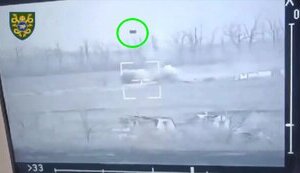Куски вражеской БМП-2 летят в воздухе после удара украинского ПТРК "Стугна". ВИДЕО