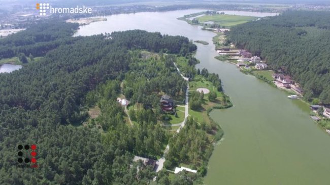 Медведчук выставил на продажу элитный особняк под Киевом 01