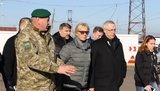 Денісова розкритикувала КПВВ "Майорськ" на Донбасі: черги, проблеми з інтернетом, некоректний поліцейський і брак санвузлів. ФОТОрепортаж