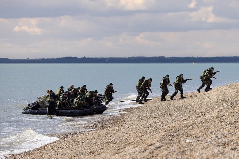 Almost 900 Ukrainian marines completed their training in Britain 04