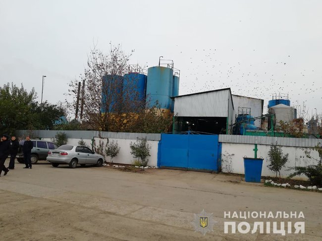 Нападение на маслозавод: неизвестные похитили 200 000 гривен 01