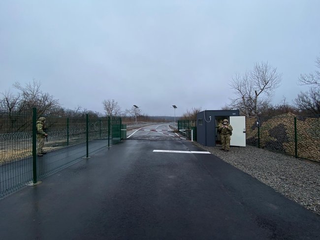 Российско-оккупационные войска блокируют работу почти всех КПВВ, - штаб ООС 03