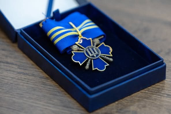Сирський вручив Радакіну нагороду