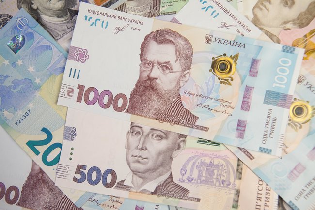 В Украине вводится в оборот банкнота номиналом 1000 гривен 02