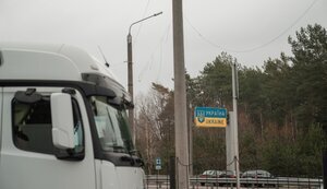 Polish protesters and police stop buses with Ukrainians at border - Kubrakov