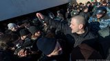 Полиция в Москве начала массовые задержания оппозиции - за решеткой Навальный и Удальцов