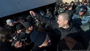 Как ОМОН паковал оппозицию в центре Москвы. ВИДЕО.