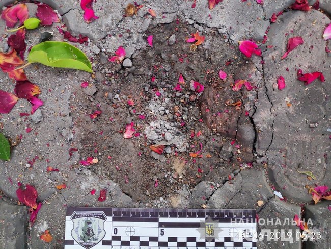 На Одещині у двір приватного будинку вночі кинули гранату, - Нацполіція 02 На Одещині у двір приватного будинку вночі кинули гранату, - Нацполіція 02