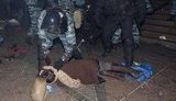 "Когда жертвы "отключались", "беркутовцы" тащили их к "автозакам" и сбрасывали на кучу"