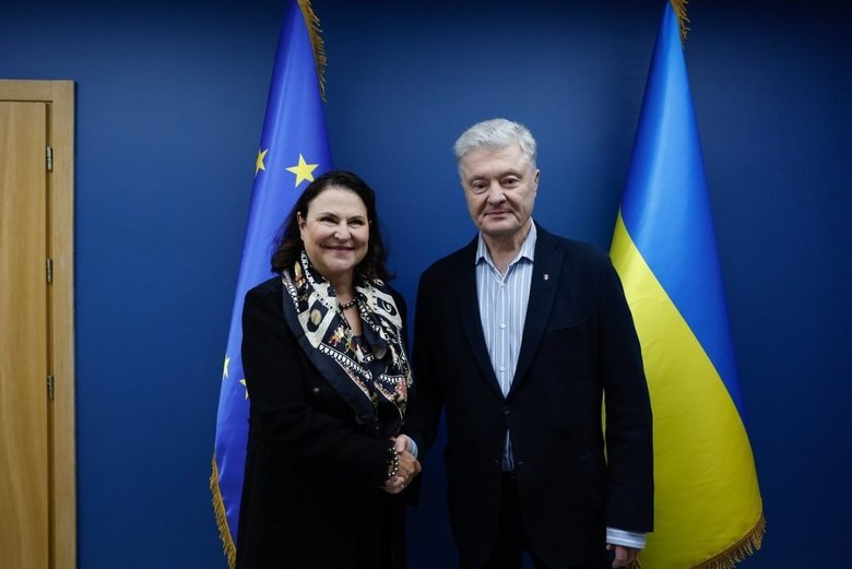 Порошенко провів зустріч із послами ЄС
