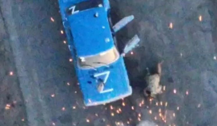 Drone destroyed "assault" "Volga" carrying drunk occupiers, which was being inspected at Russian checkpoint. VIDEO