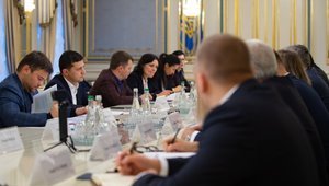 Не надати знижки, а знизити ціну на табло, - Зеленський закликав АЗС зменшити вартість бензину