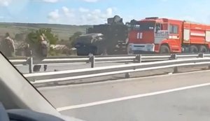 Россиянин снял на видео уничтоженный "Бук-М3" стоимостью $50 млн, который остался на обочине дороги на Луганщине. ВИДЕО