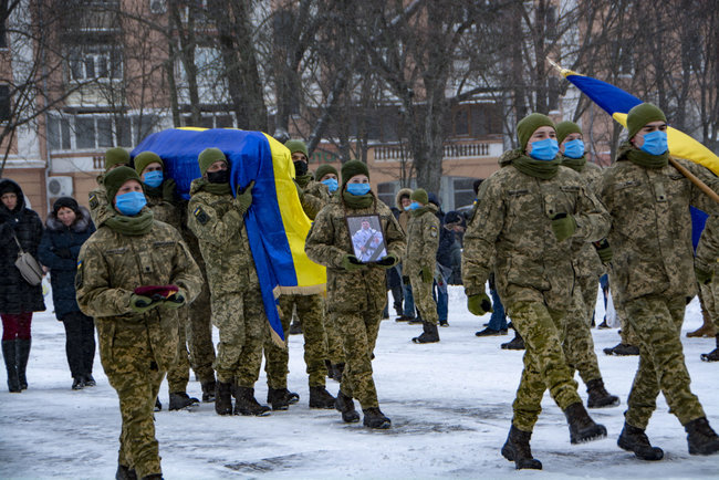 Із загиблим від кулі російського снайпера воїном 81-ї ОАеМБр Олександром Глушком попрощалися в Полтаві 01