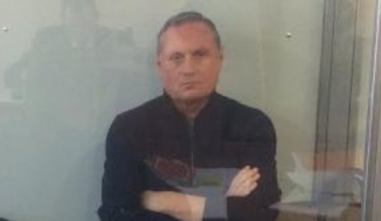 За два кроки від клітки з Єфремовим. Репортаж зі Старобільського суду