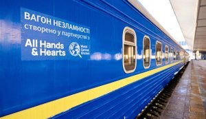"Укрзалізниця" обладнала 100 вагонів як мобільні хаби обігріву, зв’язку та дозвілля. ФОТОрепортаж