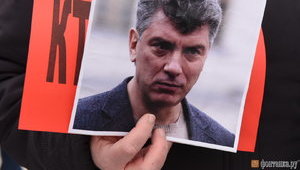 На мітинг пам'яті Нємцова в Санкт-Петербурзі принесли українські прапори. ФОТОрепортаж