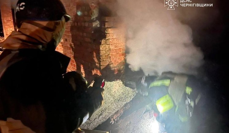 Рашисти атакували підприємства у двох районах Чернігівщини: пожежі ліквідовано. ФОТОрепортаж