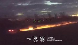 Оператори 77-ї бригади ДШВ розтрощили поблизу Сватового колону з трьох російських УАЗ "Буханок" із боєприпасами. ВIДЕО