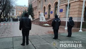 Неизвестный сообщил о минировании Черновицкой ОГА. Проводится эвакуация, - Нацполиция. ФОТО