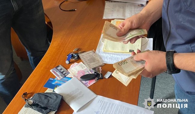 Подполковник полиции, вымогавший ежемесячный откат в размере 35 тыс. грн, задержан в Запорожье 02