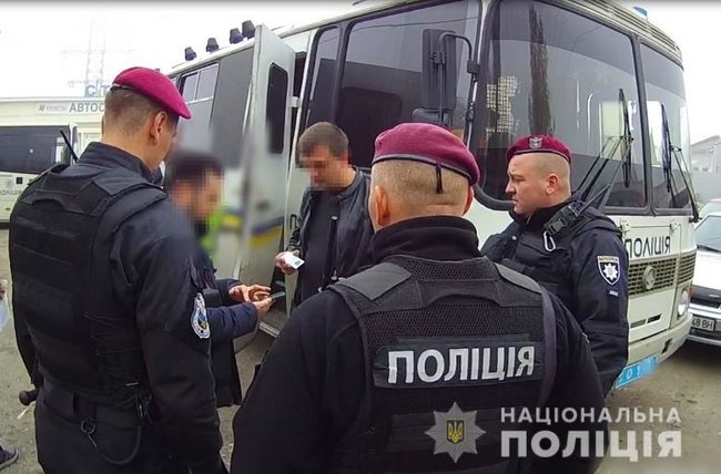 Поліція затримала на київському ринку 17 іноземців-нелегалів 05