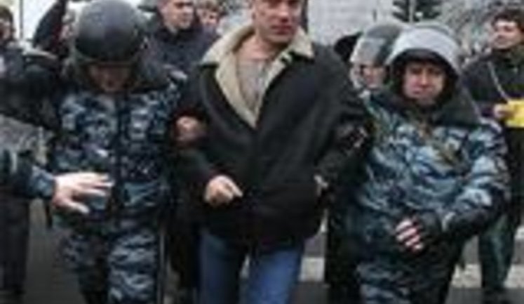 Немцов планировал опубликовать доказательства пребывания войск РФ в Украине, - Собчак