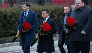 Зеленський з нагоди Дня Соборності поклав квіти до пам'ятників Тарасу Шевченку та Михайлу Грушевському. ФОТО