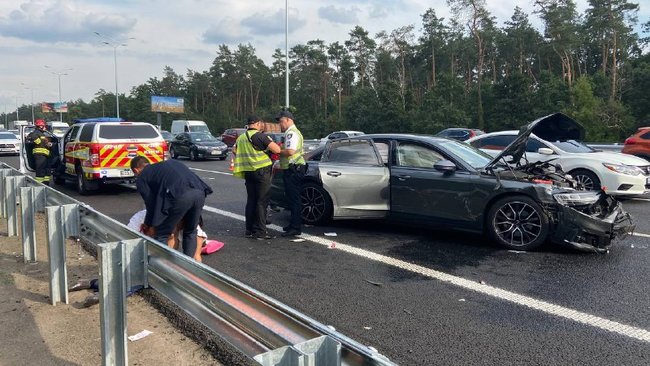Нова ДТП зі Слугою народу: як через нардепа Трухіна зачистили інтернет і що було на місці аварії 02