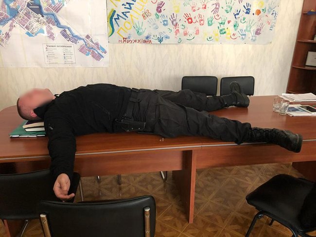 СБУ фальсифицирует дело против начальника отделения полиции Дружковки Янголенко, чтобы возобновить контрабанду сигарет с завода Колесникова в Донецке, - Чорновол 07