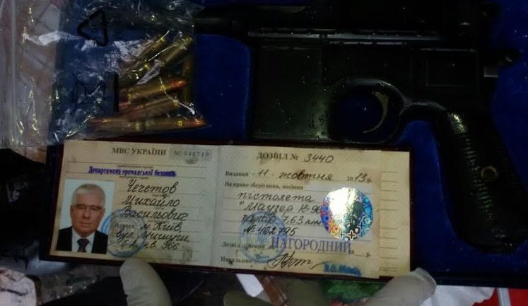Правоохранители разоблачили подпольный цех по изготовлению боеприпасов в Киеве. Во время обыска был найден именной пистолет Чечетова, - прокуратура. ФОТОрепортаж