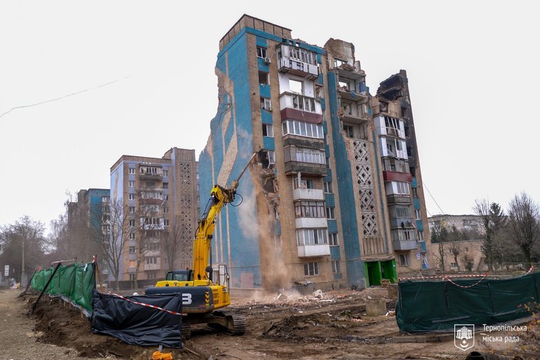 Demolition of a building in Ternopil after the Russian attack