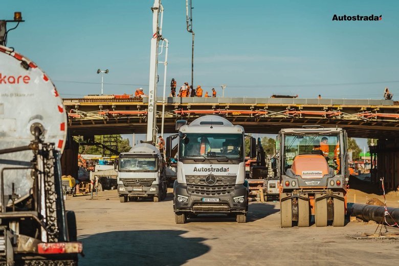 Ремонт розв'язки біля метро "Чернігівська": коли відновлять автомобільний та трамвайний рух