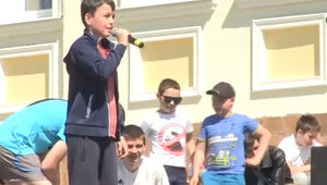 Якби Сталін був у кріслі президента, то всіх при владі четвертували б! Їх би стратили найболіснішими смертями! - хлопчик на мітингу проти звалища в російському Волоколамську. ВIДЕО