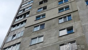 Ворожий дрон влучив у багатоповерхівку в Харкові: постраждала жінка. ФОТО