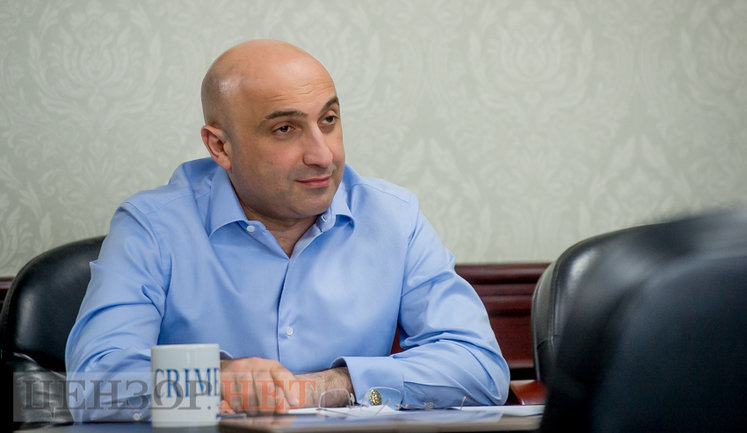 Заступник генпрокурора України Гюндуз Мамедов: "Країна-окупант через підконтрольні адміністрації фінансово підтримує військові табори і псевдопатріотичні клуби. Дітей тут готують до бойових дій"